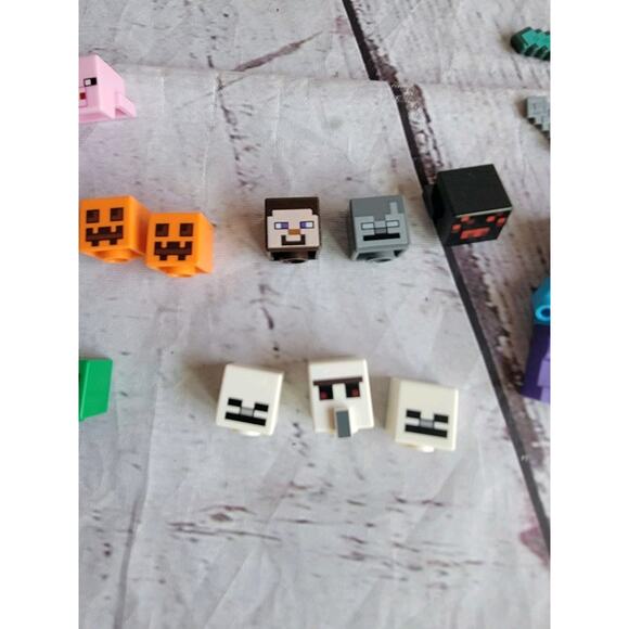 LEGO Minecraft Minifigure Lot 16 Complete 20 Extra Pieces Steve Creeper Pigs - Picture 5 of 9